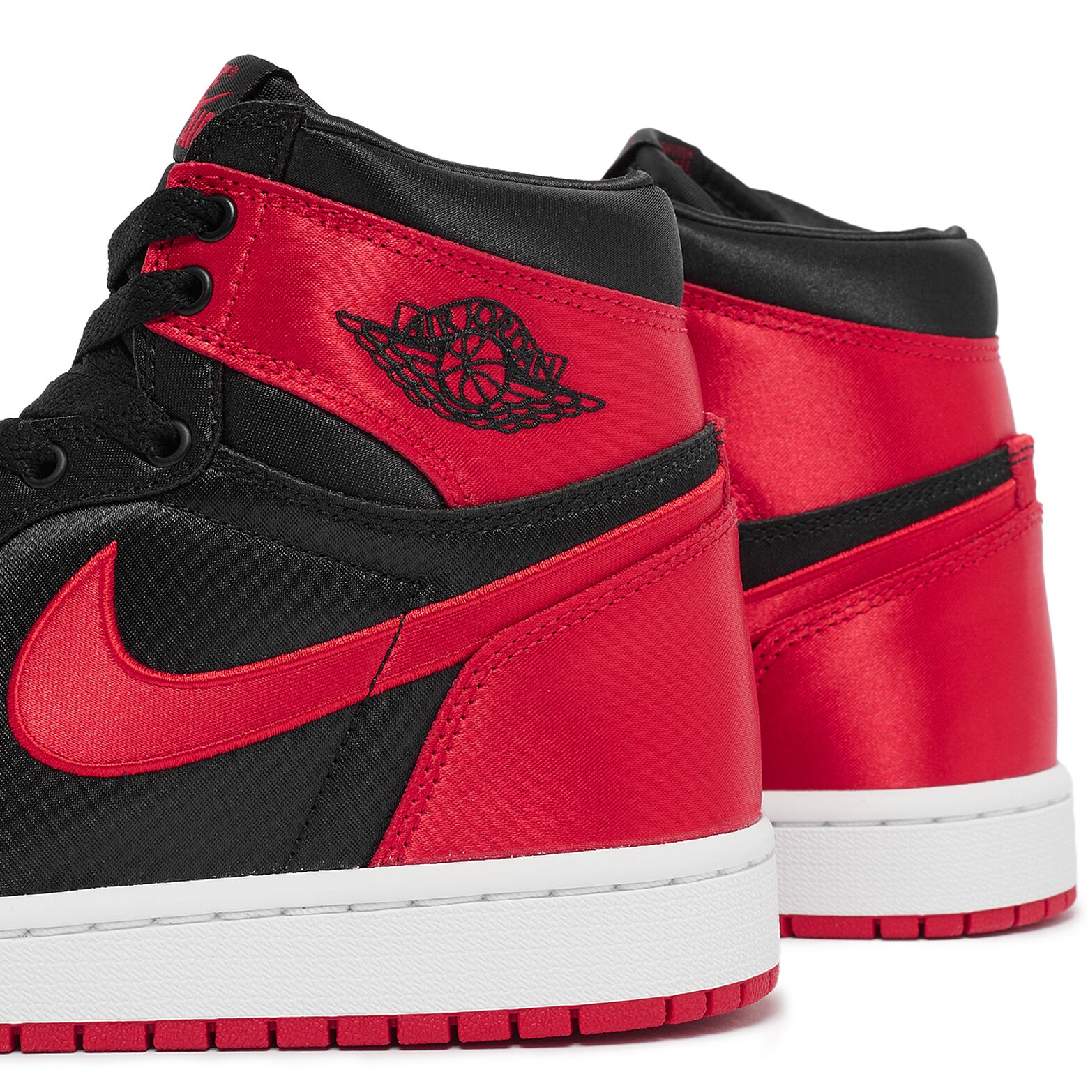 Air Jordan 1 Retro High OG Satin Bred