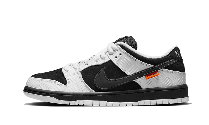 NIKE SB DUNK LOW TIGHTBOOTH