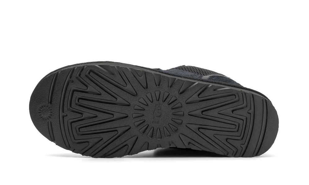 UGG LOWMEL BLACK