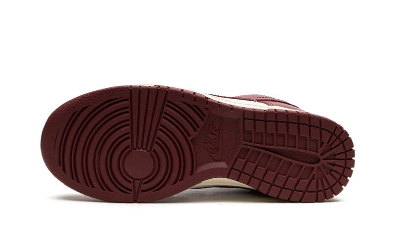 Nike Dunk Low Vintage Team Red - Outsole