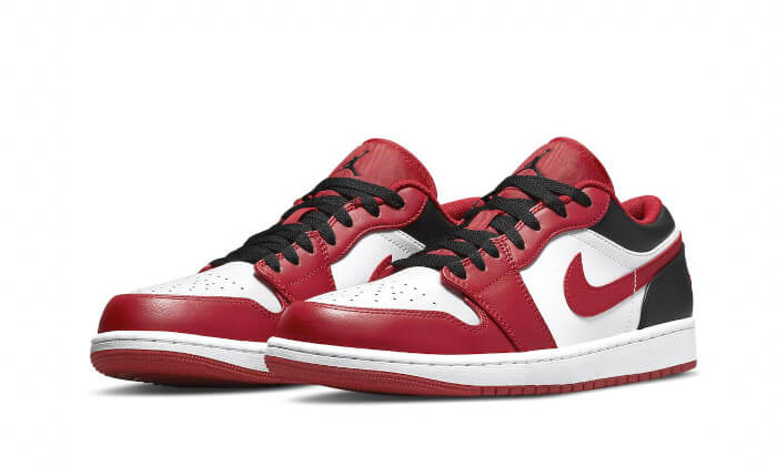 AIR JORDAN 1 LOW BULLS 