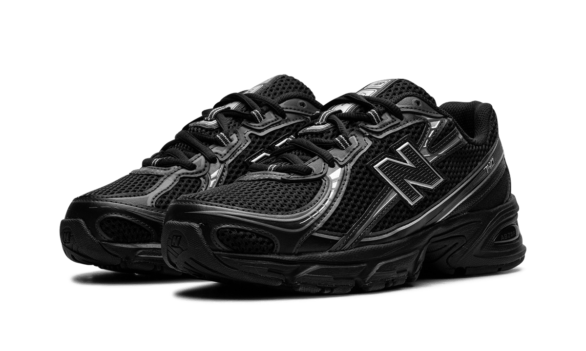 New Balance 740v2 Black Grey Silver - Outsole