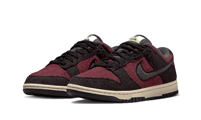Nike Dunk Low SE Fleece Burgundy Crush 